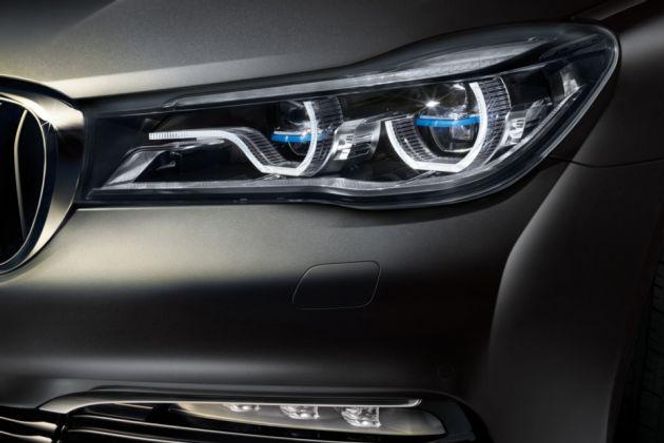 BMW 7 Series 2012-2015 Headlight Image BMW 7 Series 2012-2015 Headlight Image