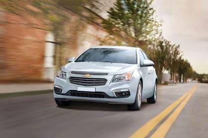 Chevrolet Cruze Front Left Side Image