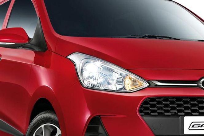 Hyundai Grand i10 2016-2017  The Grand i10 has wraparound clear lens headlamps and doesn’t offer optional LED headlamps like its primary rival, the Maruti Ignis.  
