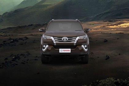 Toyota Fortuner 2011-2016 Front View Image