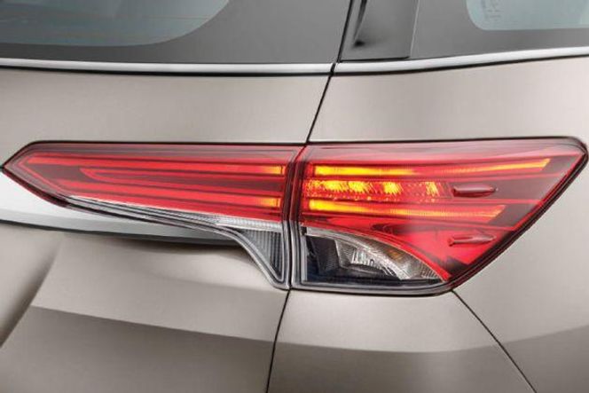 Toyota Fortuner 2011-2016 Taillight Image Toyota Fortuner 2011-2016 Taillight Image