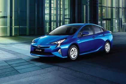 Toyota Prius Front Left Side Image