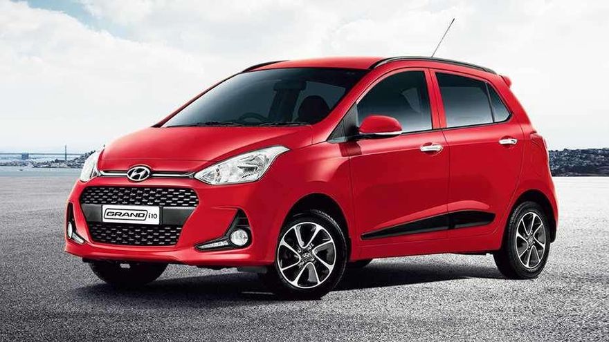 Hyundai Grand i10 2016-2017 The boomerang-shaped fog lamps sit lower down on the bumpers and serves a technical purpose too – deflecting the air around the front tyres to minimise turbulence and wind resistance. 
