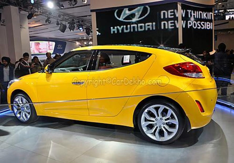 Hyundai Veloster Rear Left View Image