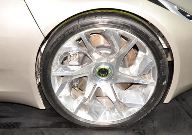 ജാഗ്വർ സി എക്സ്75 ചക്രം image