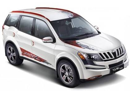 Mahindra XUV500 2011-2015 Front Right View Image