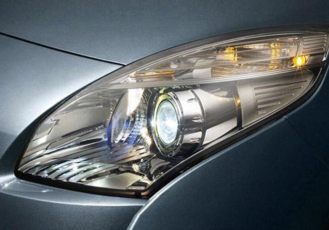 റെനോ സെനിക് headlight image