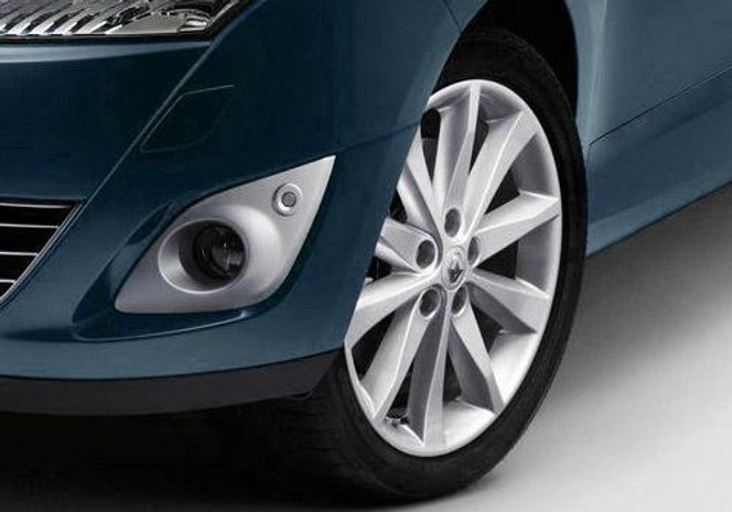 रेनॉल्ट सीनिक व्हील image