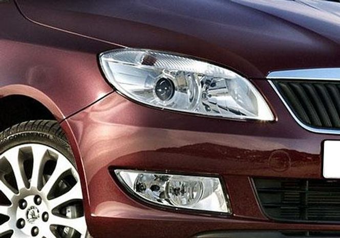 Skoda Fabia Combi Headlight Image Skoda Fabia Combi Headlight Image