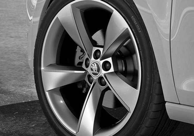 స్కోడా లరెట్ట వీల్ image