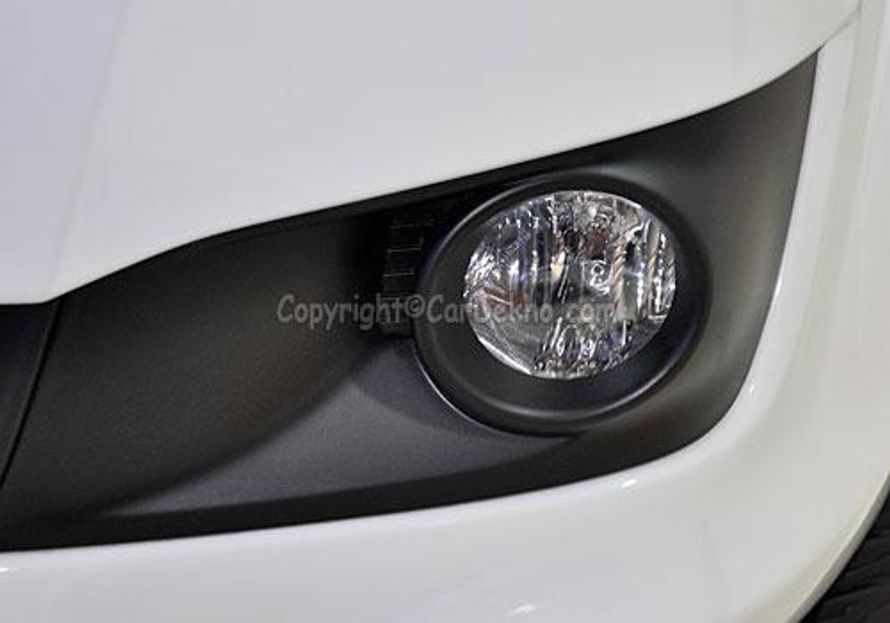 Toyota Fortuner 2009-2011 Front Fog Lamp Image