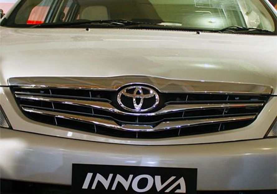 Toyota Innova 2004-2011 Grille Image
