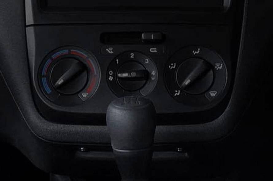 Fiat Punto Pure AC Controls Image