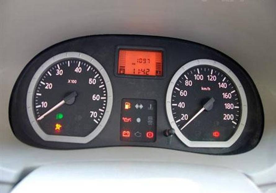 மஹிந்திரா ரெனால்ட் லோகன் instrument cluster image