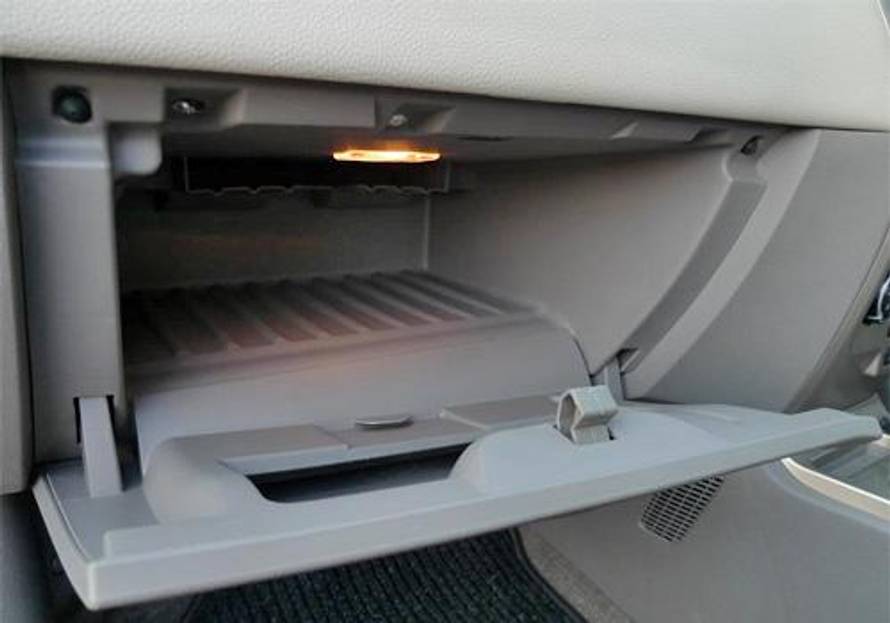 டாடா இண்டிகா வி சீரிஸ் glovebox image