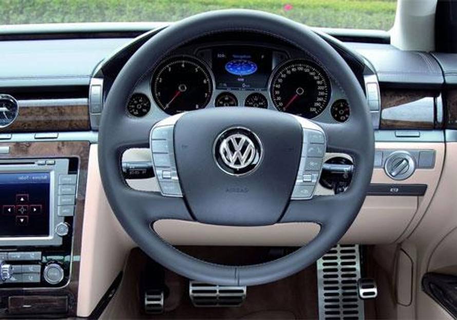 Volkswagen Phaeton Steering Wheel Image