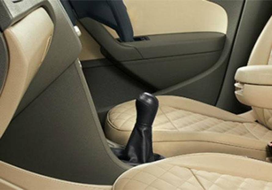 ഫോക്‌സ്‌വാഗൺ വെൻറോ 2013-2015 gear shifter image