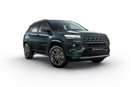 https://stimg.cardekho.com/images/car-images/630x420/Jeep/Compass/10942/1690624122271/front-left-side-47.jpg?imwidth=420&impolicy=resize