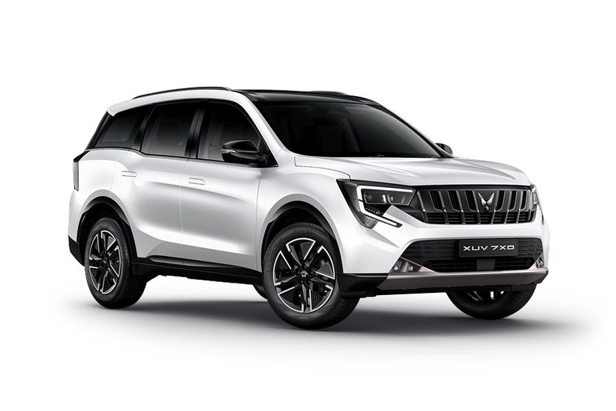 XUV 7XO Everest White Plus Stealth Black Color XUV 7XO Everest White Plus Stealth Black Color