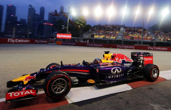 Hamilton Races to a comfortable victory in Singapore