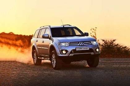 Mitsubishi Pajero Sport Select Plus 4X4 MT