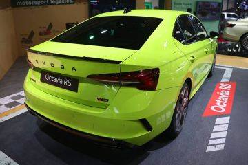 സ്കോഡ ഒക്റ്റാവിയ ആർഎസ് Rear Right Side