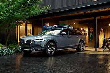 https://stimg.cardekho.com/images/carexteriorimages/360x240/Volvo/Volvo-V90-Cross-Country/047.jpg