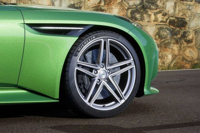 ஆஸ்டின் மார்ட்டின் டிபி12 சக்கர image ஆஸ்டின் மார்ட்டின் டிபி12 சக்கர image