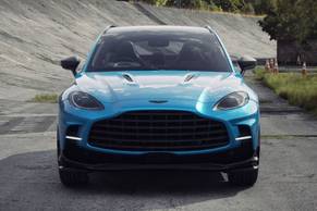 Aston Martin DBX Front View Image