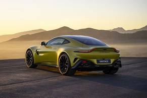 Aston Martin Vantage Rear Left View Image