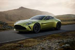 Aston Martin Vantage Front Left Side Image