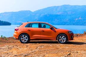 Audi Q3 Side View (Right)  Image