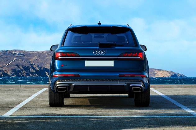 Audi Q7 Rear view Image