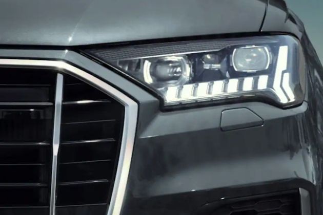 Audi Q7 Headlight Image