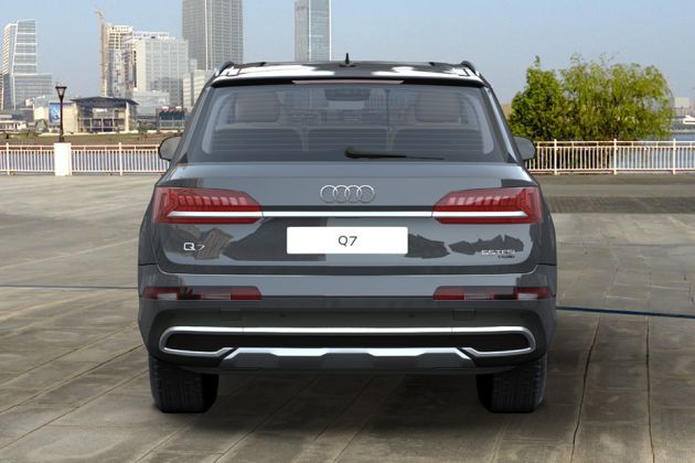 Audi Q7 Rear view Image