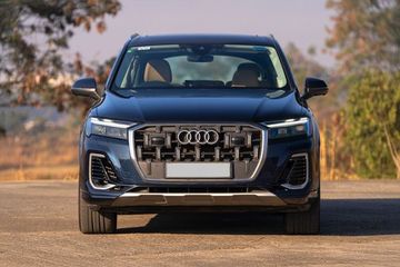 Audi Q7 Front View Image