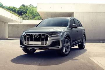 Audi Q7 2022-2024 Front Left Side Image