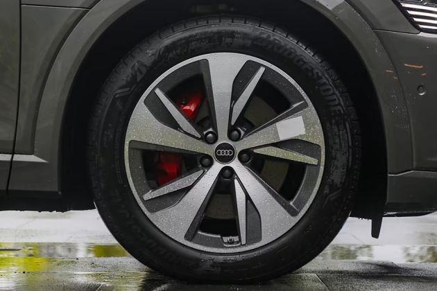 Audi Q8 Sportback e-tron Wheel Image