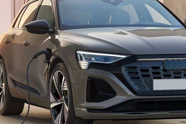 Audi Q8 e-tron Headlight Image