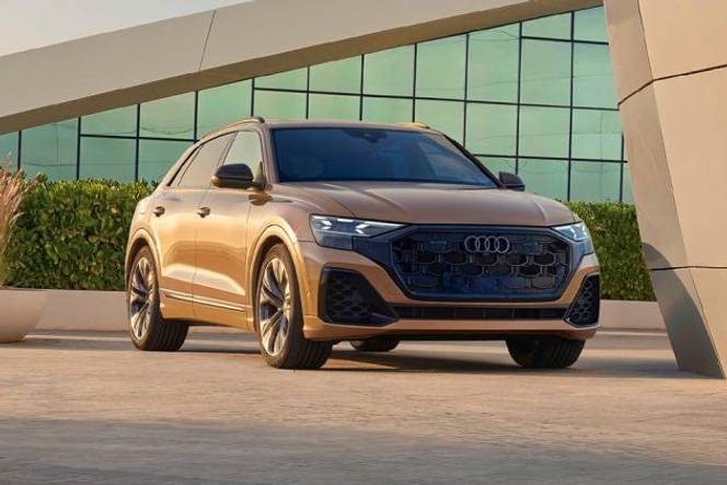 Audi Q8 Front Left Side Image