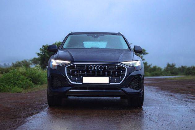 Audi Q8 Front View Image