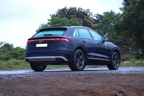 Audi Q8 Rear Right Side Image