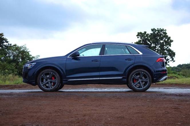 Audi Q8 Side View (Left)  Image