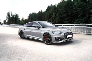 Audi RS5 Front Left Side Image