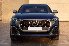 Audi SQ8 Front View Image