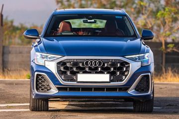 Audi SQ8 Front View Image