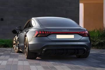 Audi e-tron GT Rear Left View Image