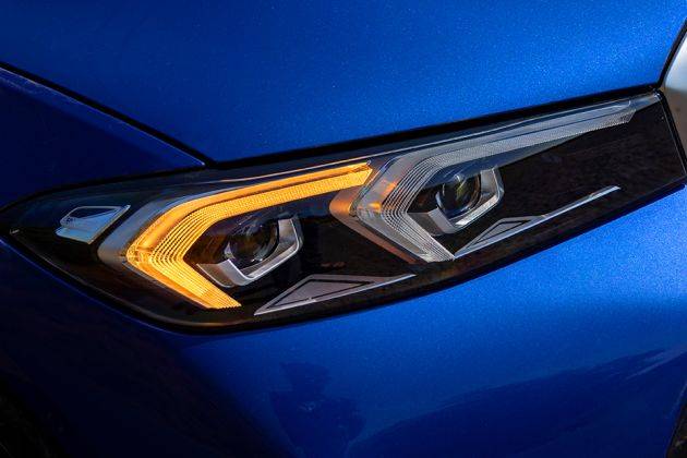 BMW 3 Series Headlight Image