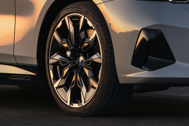 BMW 5 Series Wheel Image