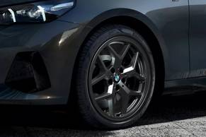 BMW 5 Series Wheel Image